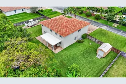 1730 NW 21st St, Homestead, FL 33030 - Photo 9