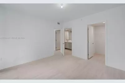 77 SE 5th St #2305, Miami, FL 33131 - Photo 21