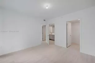 77 SE 5th St, Miami, FL 33131 - Photo 21