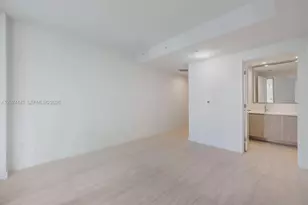 77 SE 5th St, Miami, FL 33131 - Photo 13
