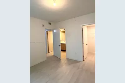 77 SE 5th St #2305, Miami, FL 33131 - Photo 11
