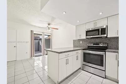 5437 W 21st Ave #51, Hialeah, FL 33016 - Photo 7