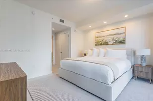77 SE 5th St, Miami, FL 33131 - Photo 9