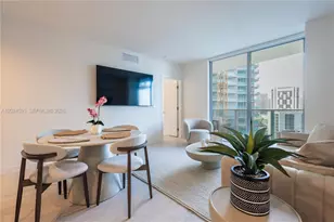 77 SE 5th St, Miami, FL 33131 - Photo 5