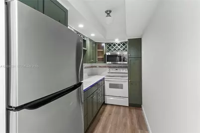 16518 NE 26th Ave #405, North Miami Beach, FL 33160 - Photo 5