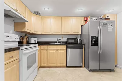 100 Bayview Dr #307, Sunny Isles Beach, FL 33160 - Photo 7