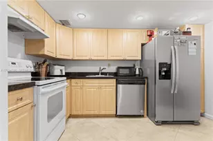 100 Bayview Dr, Sunny Isles Beach, FL 33160 - Photo 7