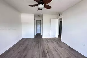 365 NE 125th St, North Miami, FL 33161 - Photo 9