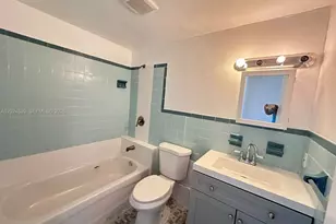 365 NE 125th St, North Miami, FL 33161 - Photo 13