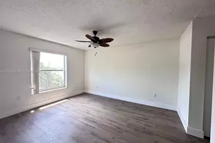 365 NE 125th St, North Miami, FL 33161 - Photo 7