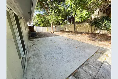 61 SW 34th Ave, Deerfield Beach, FL 33442 - Photo 15