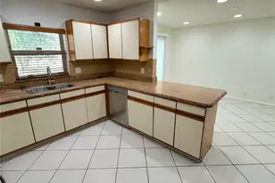 61 SW 34th Ave, Deerfield Beach, FL 33442 - Photo 5