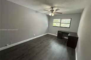 29 Madrid Ln, Davie, FL 33324 - Photo 19