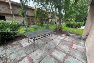29 Madrid Ln, Davie, FL 33324 - Photo 13