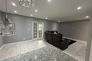 29 Madrid Ln, Davie, FL 33324 - Photo 7