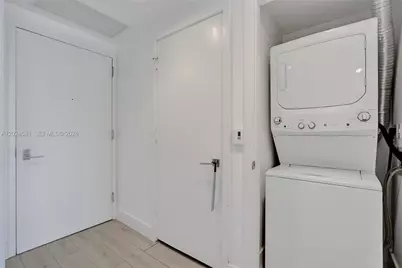 121 NE 34th St #2310, Miami, FL 33137 - Photo 17