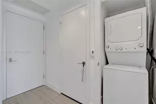 121 NE 34th St, Miami, FL 33137 - Photo 17