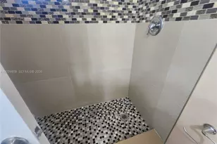 5350 W 21st Ct, Hialeah, FL 33016 - Photo 21