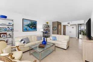 20281 E Country Club Dr, Aventura, FL 33180 - Photo 9
