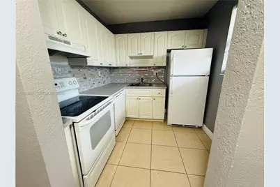 2040 NW 89th Ave #204, Pembroke Pines, FL 33028 - Photo 1