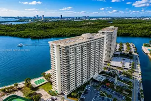 300 Bayview Dr, Sunny Isles Beach, FL 33160 - Photo 25