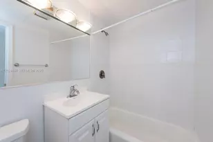 1408 Brickell Bay Dr, Miami, FL 33131 - Photo 11
