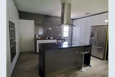 1081 NE 166th St, North Miami Beach, FL 33162 - Photo 3