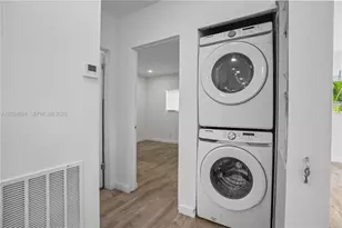1081 NE 166th St, North Miami Beach, FL 33162 - Photo 29