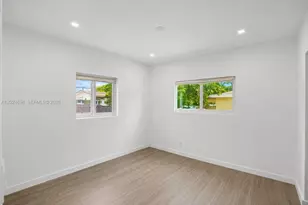 1081 NE 166th St, North Miami Beach, FL 33162 - Photo 11
