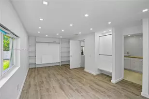 1081 NE 166th St, North Miami Beach, FL 33162 - Photo 15
