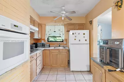 2321 Gulfstream Dr, Miramar, FL 33023 - Photo 19