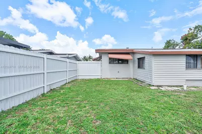 2321 Gulfstream Dr, Miramar, FL 33023 - Photo 5
