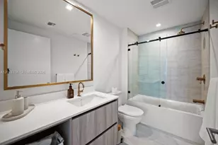 77 SE 5th St, Miami, FL 33131 - Photo 5