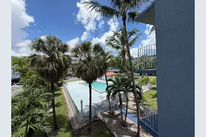 1655 W 44th Pl #302, Hialeah, FL 33012 - Photo 9