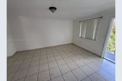1655 W 44th Pl #302, Hialeah, FL 33012 - Photo 5