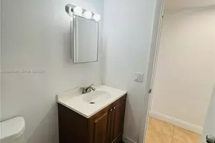 486 NW 165th St Rd, Miami, FL 33169 - Photo 5
