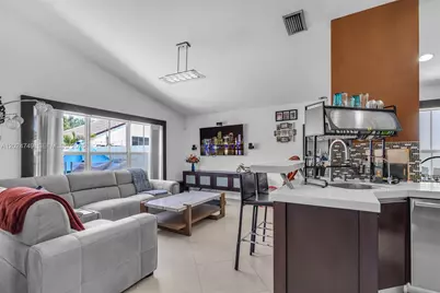 632 Carrington Ln, Weston, FL 33326 - Photo 7