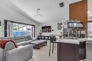 632 Carrington Ln, Weston, FL 33326 - Photo 7