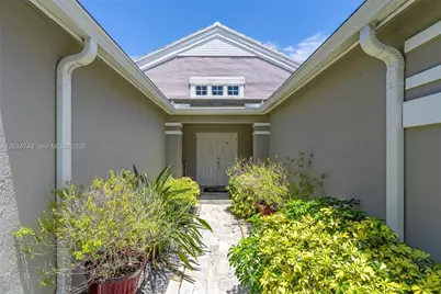 632 Carrington Ln, Weston, FL 33326 - Photo 3