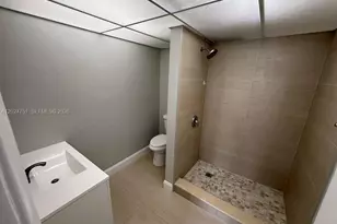 10000 NW 80th Ct, Hialeah Gardens, FL 33016 - Photo 11