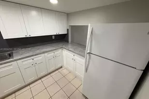 10000 NW 80th Ct, Hialeah Gardens, FL 33016 - Photo 5