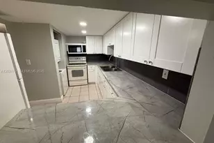 10000 NW 80th Ct, Hialeah Gardens, FL 33016 - Photo 3