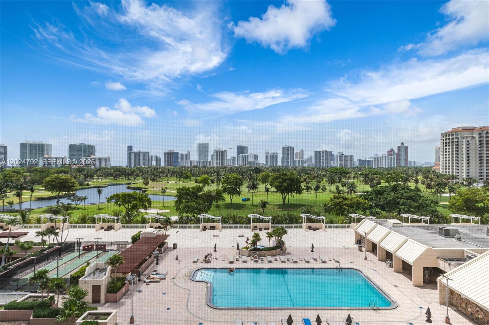 20301 W Country Club Dr #825 main architectural view