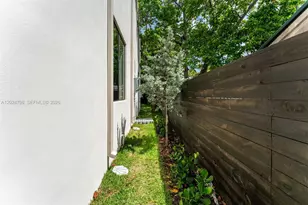 1917 NW 17th St, Miami, FL 33125 - Photo 37