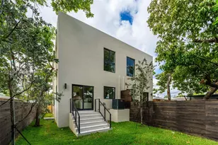 1917 NW 17th St, Miami, FL 33125 - Photo 21