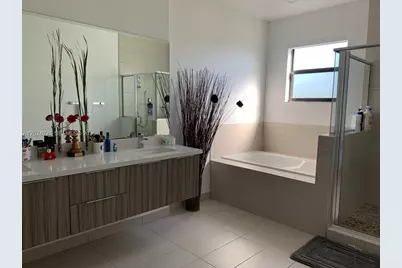 10510 NW 78th Ter #10510, Doral, FL 33178 - Photo 9
