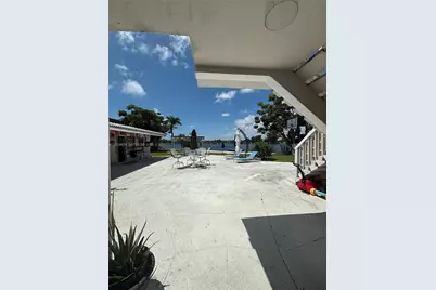 1040 Crystal Lake Dr #2, Deerfield Beach, FL 33064 - Photo 15