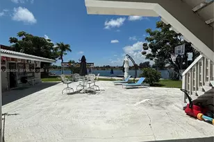 1040 Crystal Lake Dr, Deerfield Beach, FL 33064 - Photo 15