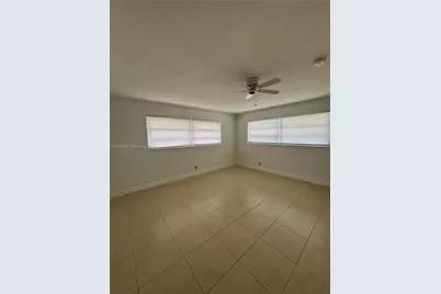 1040 Crystal Lake Dr #2, Deerfield Beach, FL 33064 - Photo 9