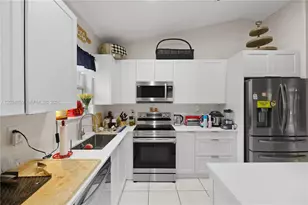 7831 NW 160th Terrace, Miami Lakes, FL 33016 - Photo 11